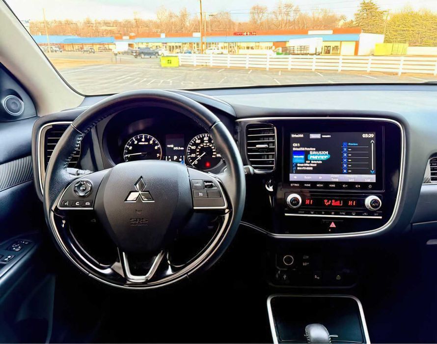 Mitsubishi Outlander SEL      2020