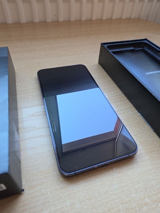 Samsung Galaxy S22 plus 256 GB / 8 GB RAM