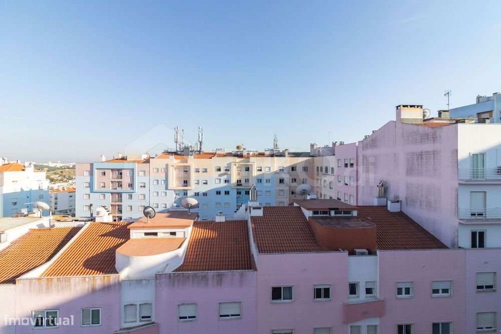 T4 com 209 m², vista 360º, sol todo o dia e garagem de 78 m² | Corroio