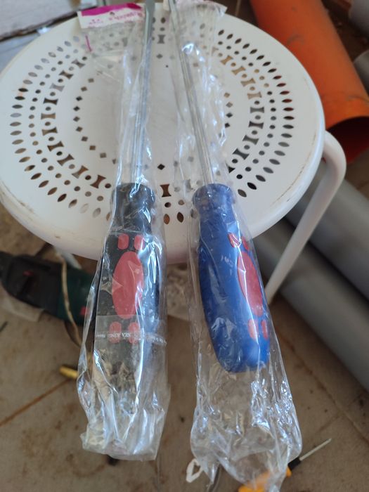 Викрутки великі 2 шт нові.