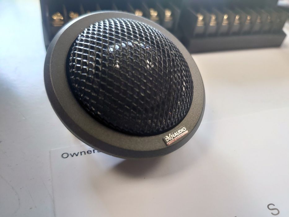 Комплект автомобильных динамиков. Двухкомпонентные Dynaudio Esotec