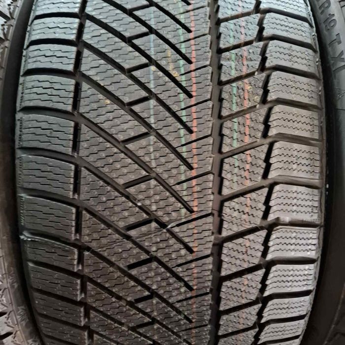 255/35/19 R19 Continental VikingContact 7 4шт нові зима