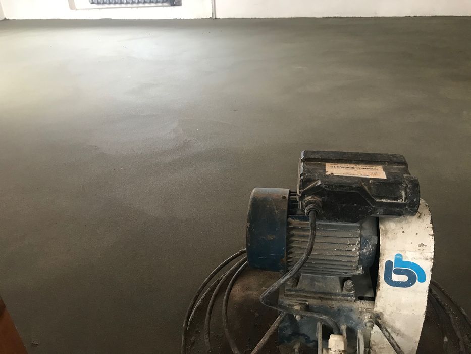 Стяжка підлоги напівсуха стяжка