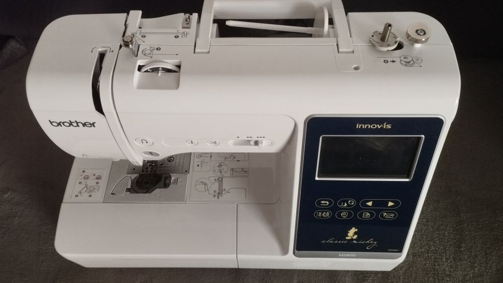 Máquina de costura e bordado Disney M280D com garantia