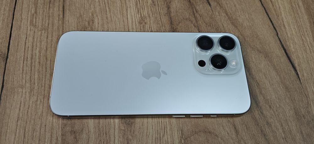 Apple iPhone 15 Pro Max 256GB white titanium/ OS 18 / фізична сім /— Чудовий стан / АКБ 87% / neverlock / магазин / гарантія