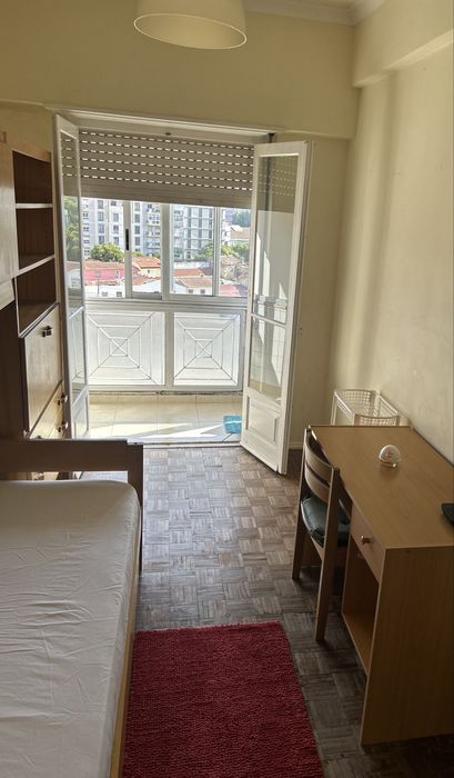 Arenda-se quarto cama solteiro