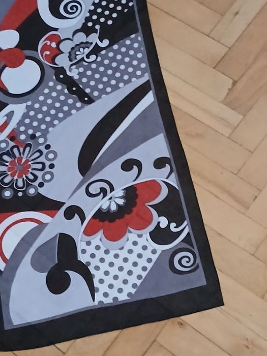 Delikatny  cienitki szal, apaszka  40 x 150 cm