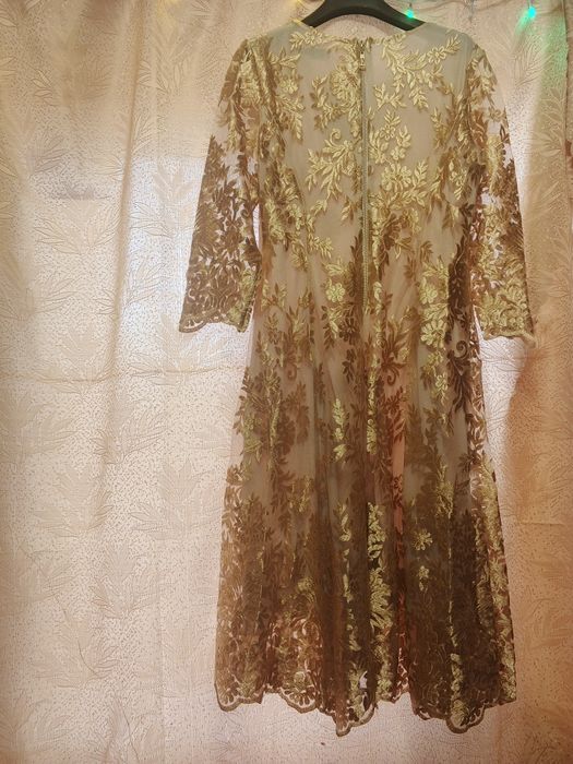 Новое шикарное золотое платье Fiesta (Турция) — праздничное с кружевом