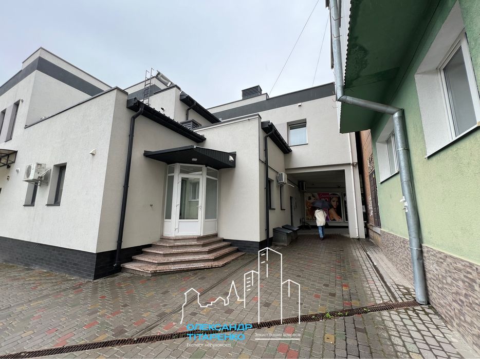 Продається просторе комерційне приміщення в центрі міста — 260 м²!