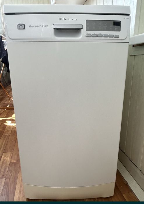Продам посудомийну машину Electrolux