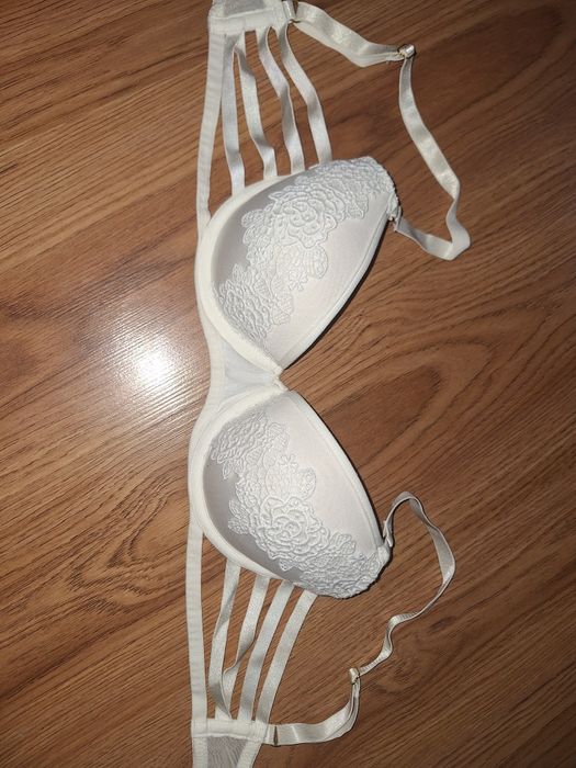 Бюсти різних розмірів