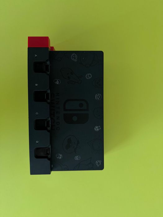 Konsola do gier nintendo switch z 3 grami i dużą ilością akcesoriów