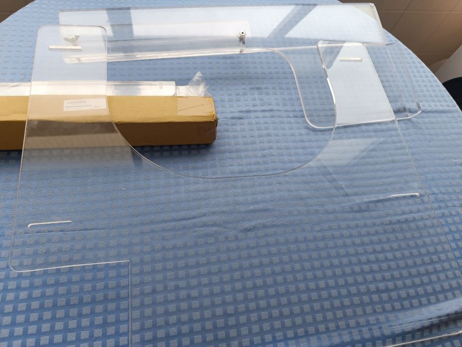 Tabuleiro em acrílico para cadeira de rodas