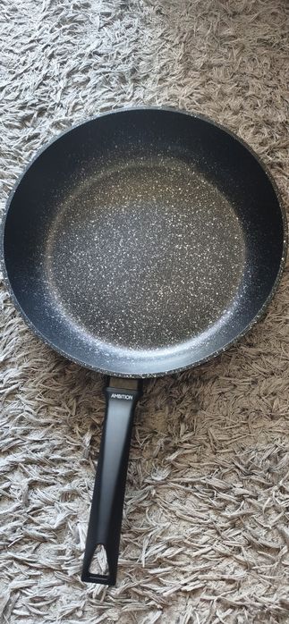 Patelnia 30 cm  nowa