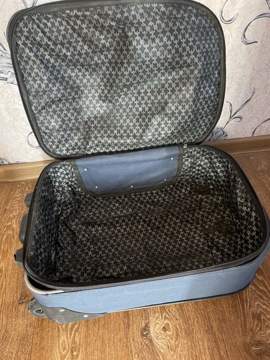 Продам валізу чемодан бу.