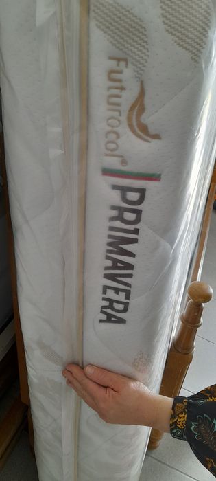 Cama de casal com colchão e estrado