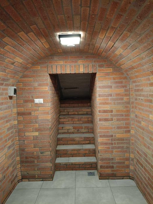 schron , piwniczka betonowa , ziemianka , piwnica , sauna , schron