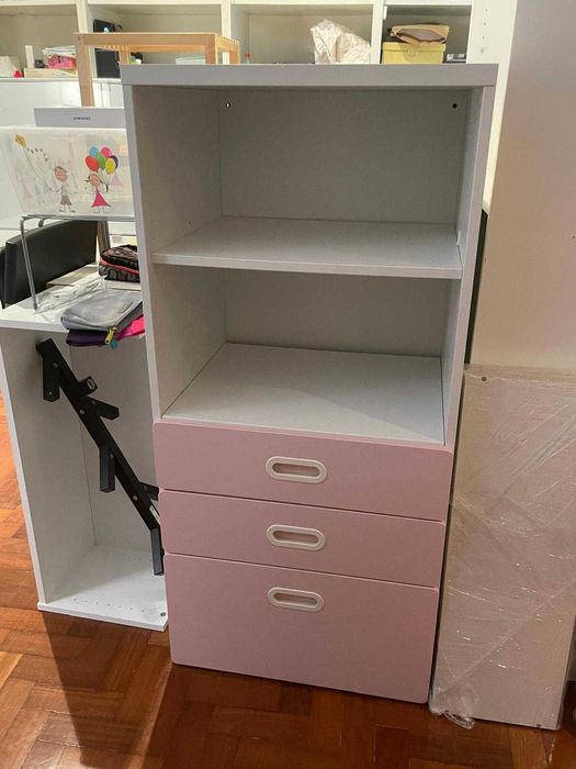 IKEA Móvel, gavetas rosa