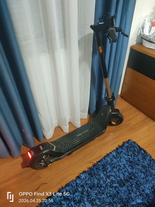 Trotinete NIU KQi3 Pro
niu kqi3 pro especificaciones



+9
A NIU KQi3 Pro é uma trotinete elétrica urbana robusta, caracterizada por uma bateria de 4