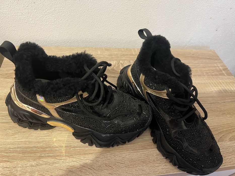 Vendo 2 pares de sapatos Russel Matos