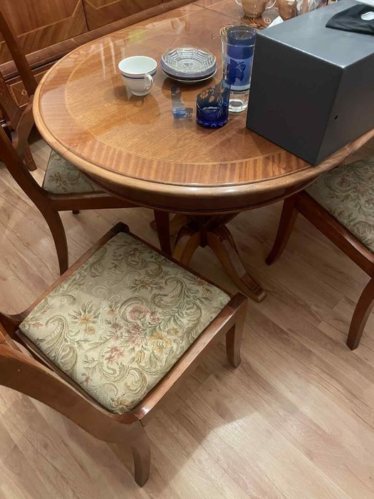 Komplet mebli rumuńskich kredens ,witryna ,stół+krzesła vintage PRL