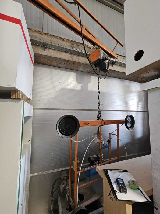 Podnośnik chwytak żuraw do szkła , płyt, blach stacjonarny duży udźwig