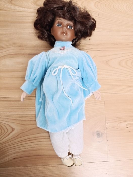 Stara lalka porcelanowa murzynka