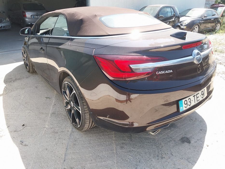 Opel cascada accidentado