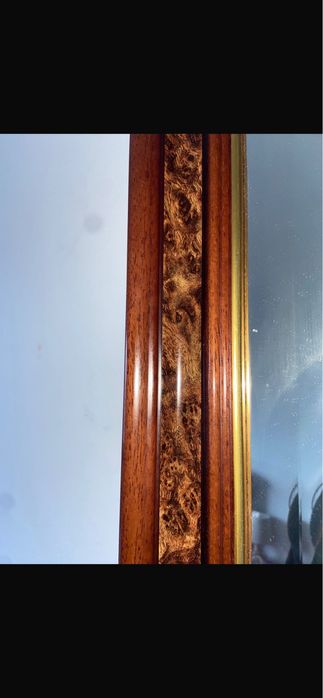 Espelho grande com moldura em madeira – 135 x 65 cm