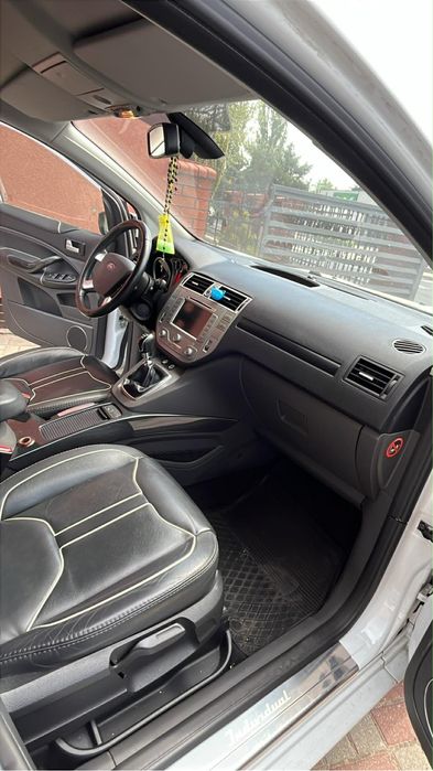 Ford Kuga biały