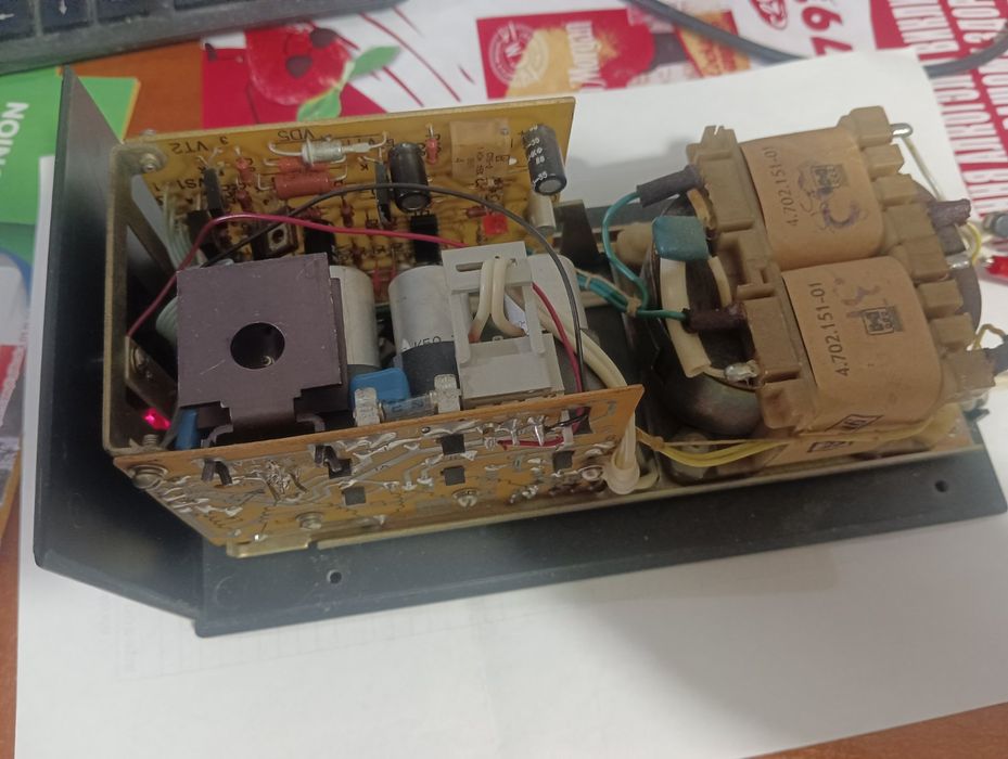 Корпус та трансформатор