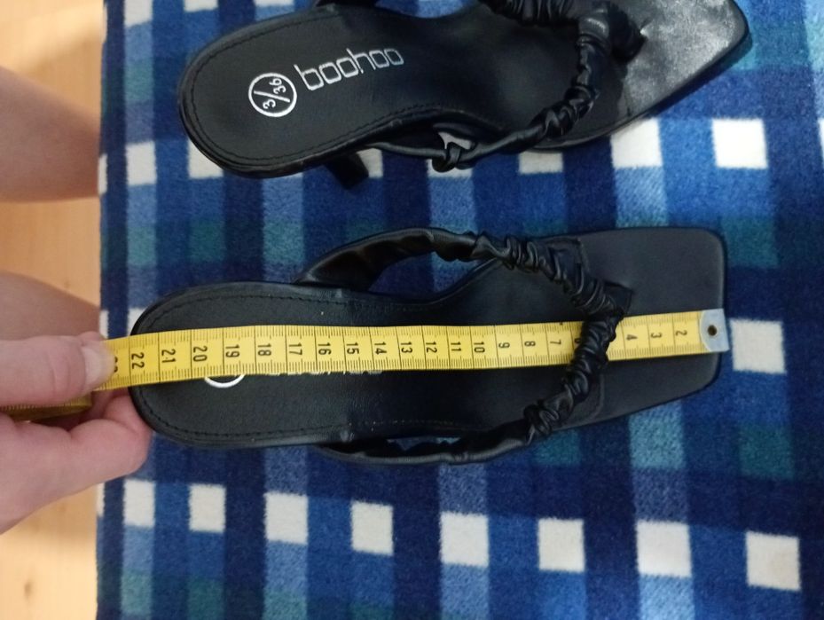 Okazja Tanio - Czarne Klasyczne Klapki Japonki Szpilka Boohoo r 36