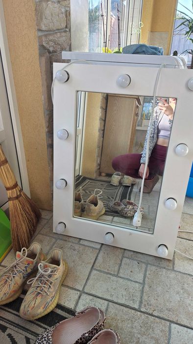 дзеркало з підсвіткою для макіяжу