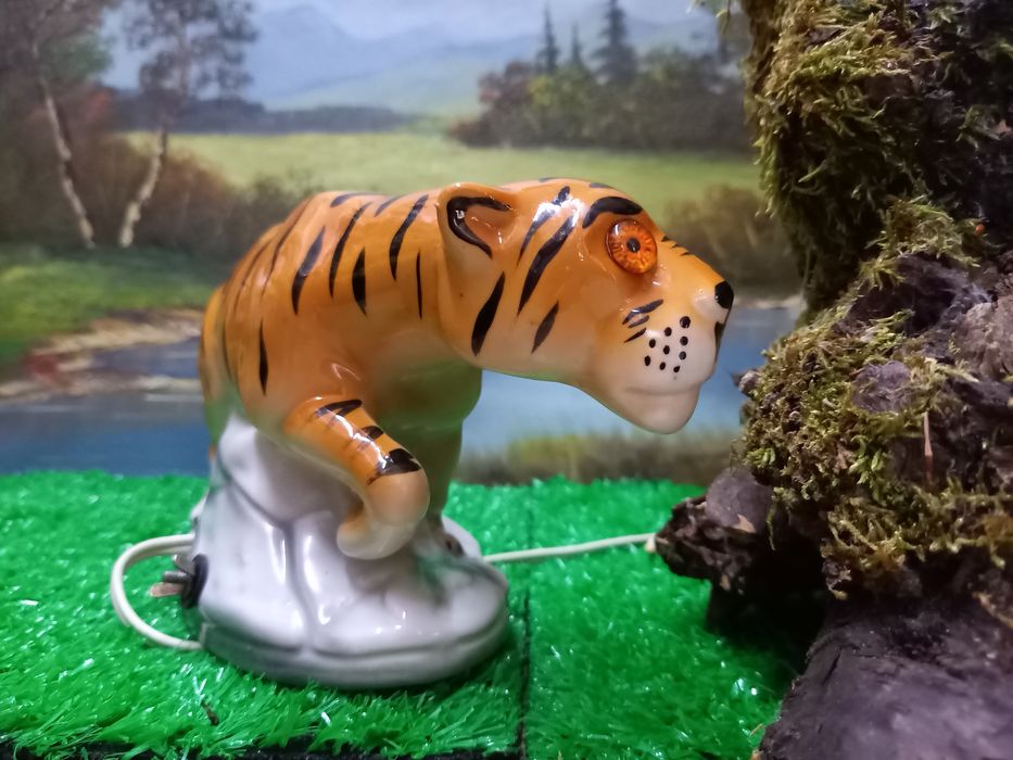 Figurka porcelanowa LAMPKA