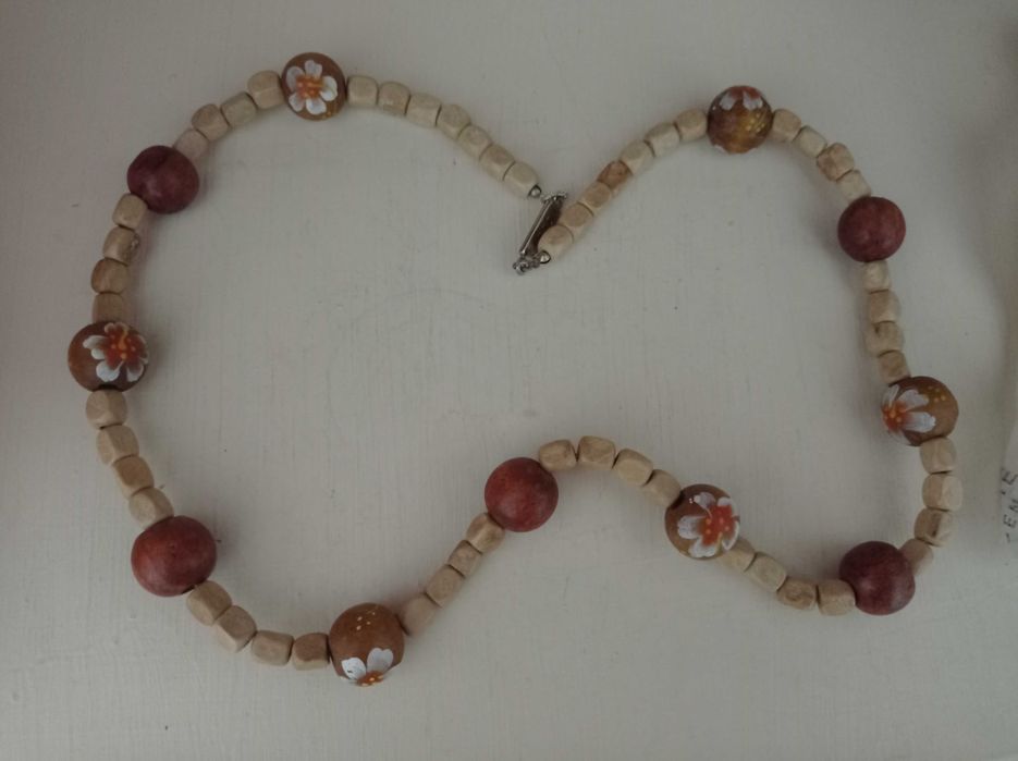 Bijuterias: colares, anéis, pulseiras lindas