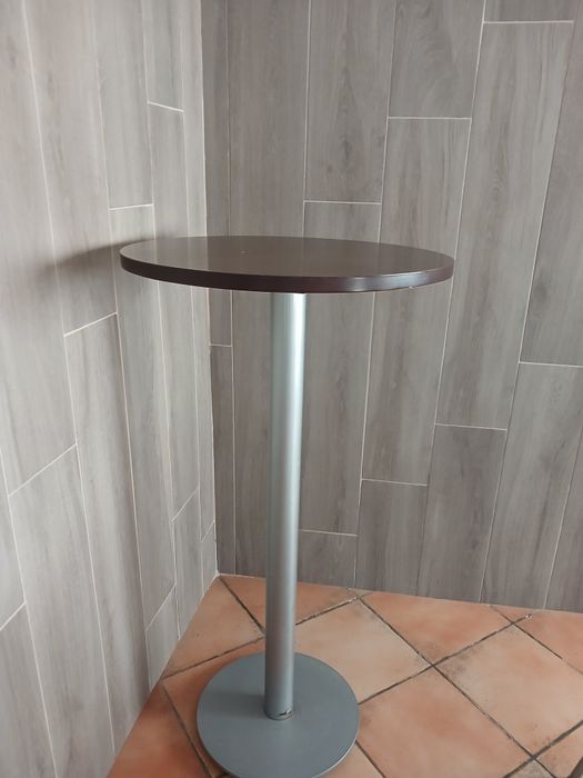 Cadeiras e mesa de café