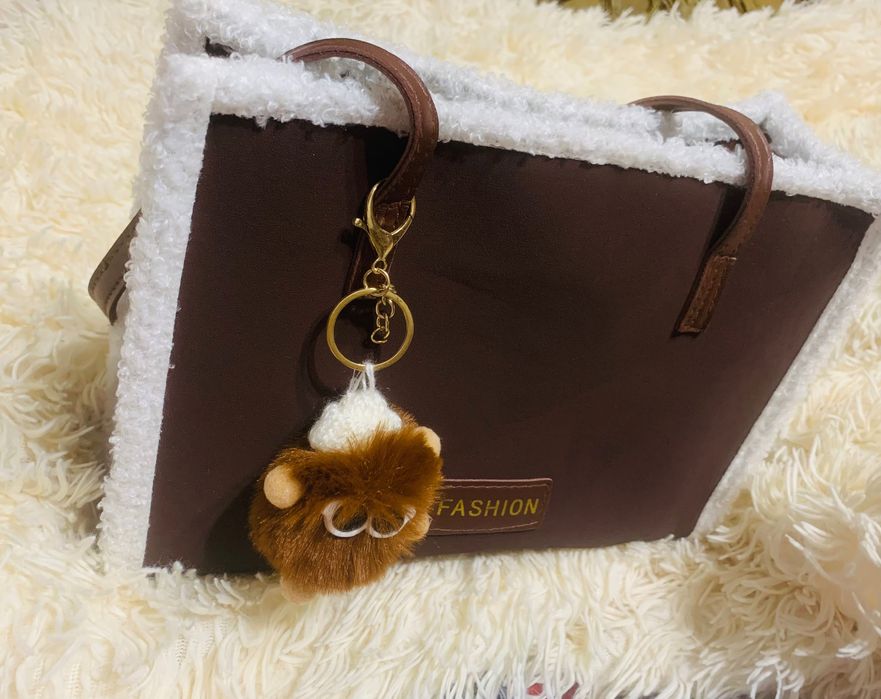 Актуальна сумочка з хутром