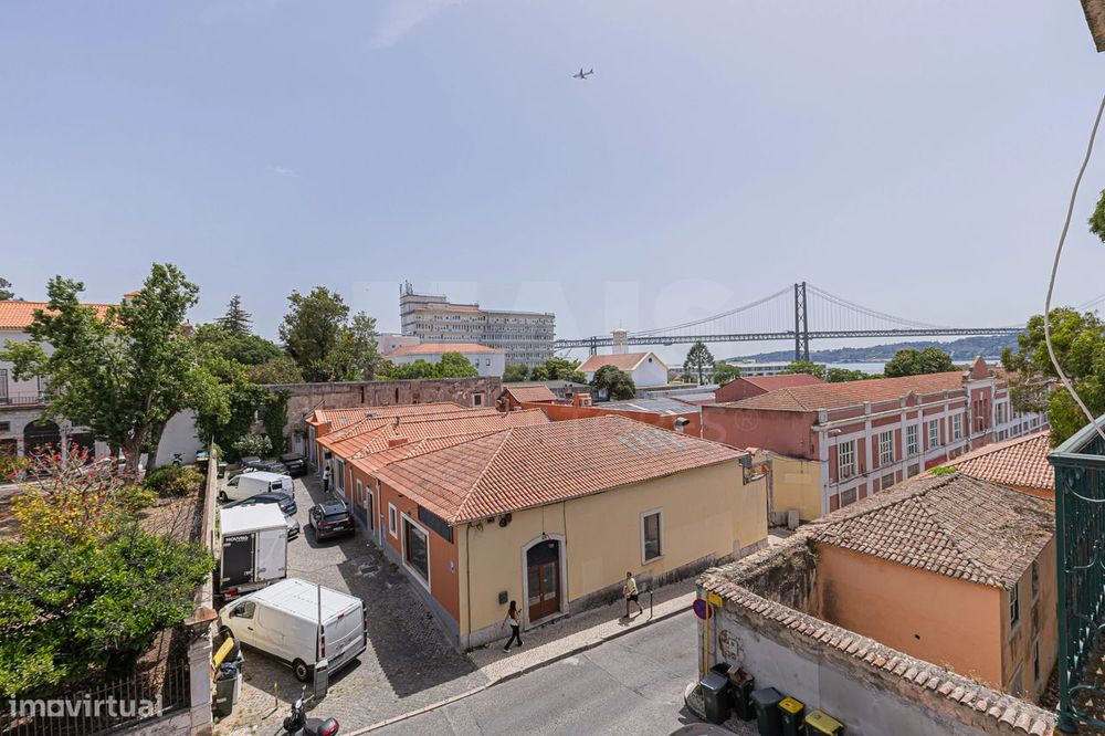 T6 com 130m2 Vista Rio à Rua da Junqueira - Belém