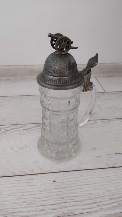 Kufel do piwa z pokrywą, armatą