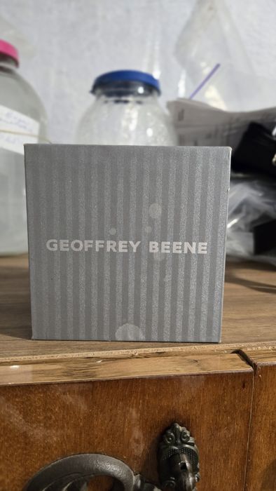 Часи Geoffrey beene