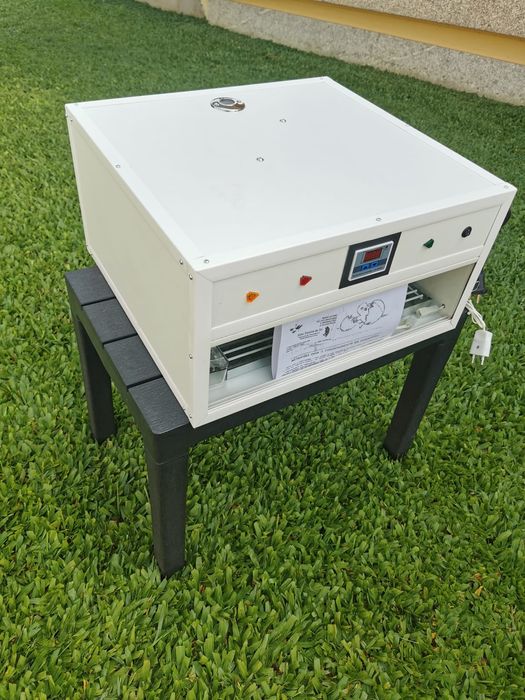 NOVO MODELO! Chocadeira Automática de 36 a 40 ovos com assistência.