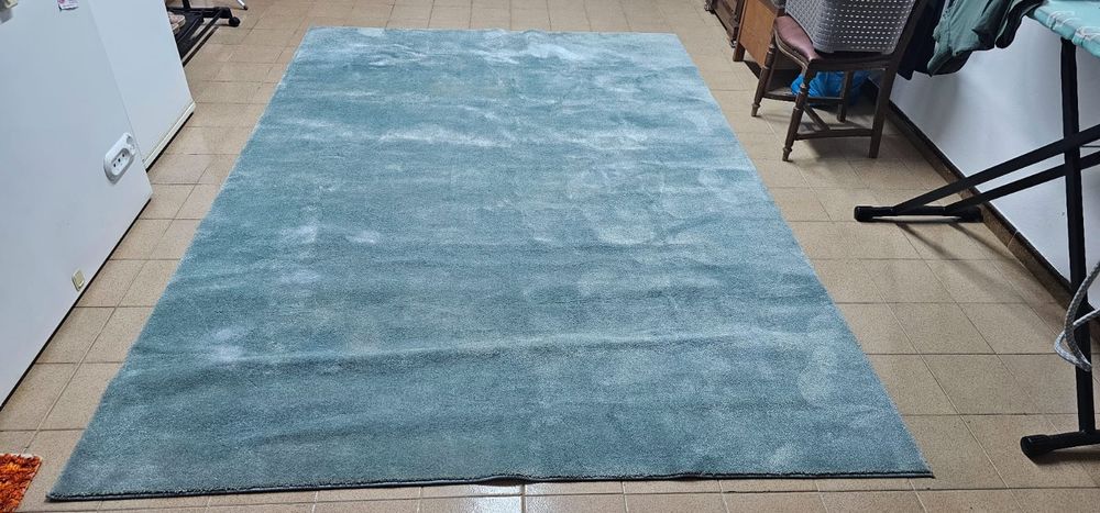 Carpetes verde água, bom estado