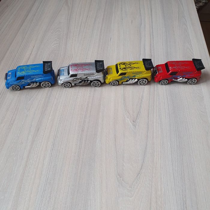 Auta, samochody, zabawki 4 szt