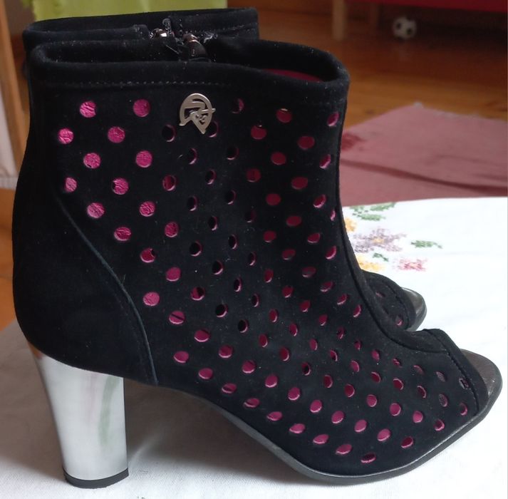 Czarne Botki KARINO 1523/126-P. Na obcasie Skóra naturalna stan bdb.