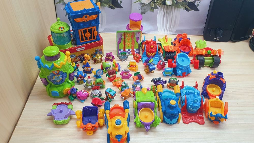 SuperZings фігурки башні машинки