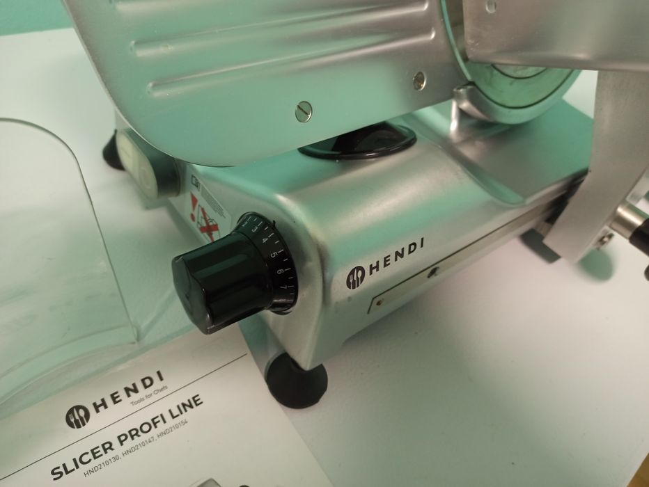 Продам професійний слайсер Hendi 220