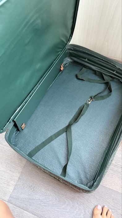 Чемодан на колёсиках торг