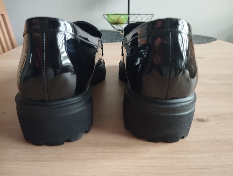 Półbuty lakierki 42