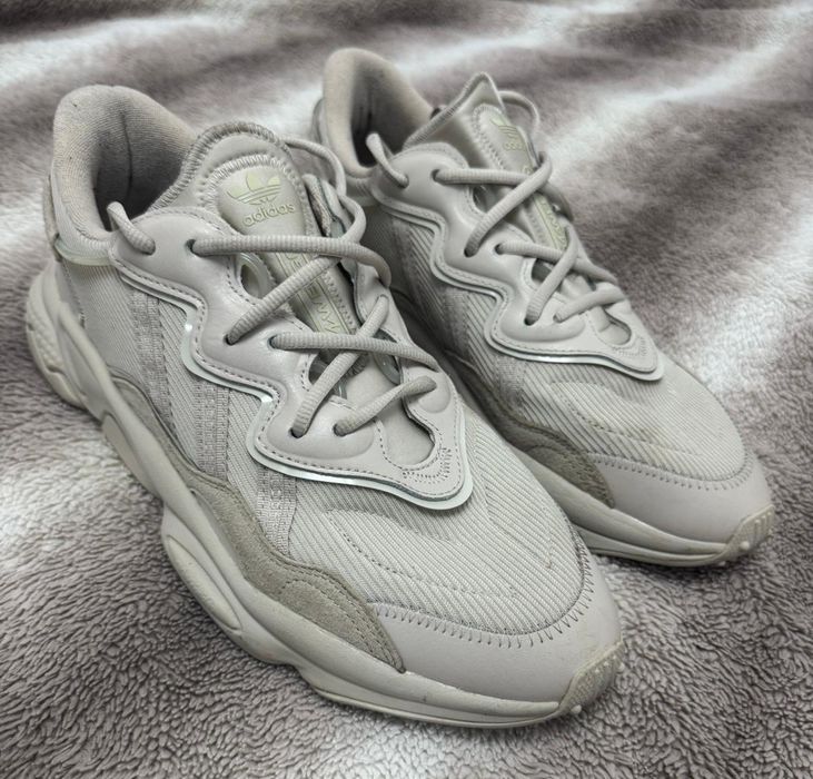 Sapatilhas Adidas Ozweego tamanho 46 2.5