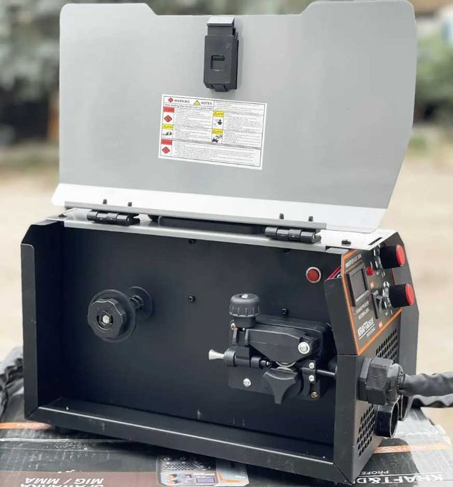 Зварювальний напівавтомат без газу 200A Kraft&Dele KD1872 Польща